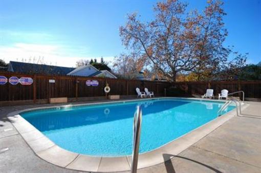 фото отеля BEST WESTERN Cloverdale Inn