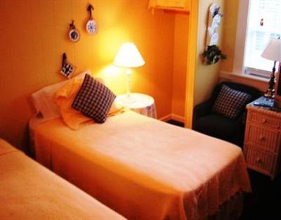 фото отеля The Garden Walk Bed and Breakfast Inn