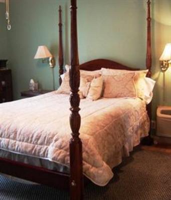 фото отеля The Garden Walk Bed and Breakfast Inn