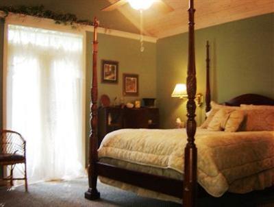 фото отеля The Garden Walk Bed and Breakfast Inn