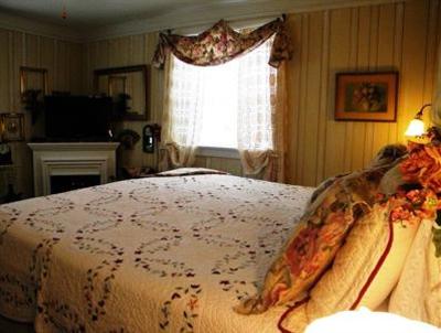 фото отеля The Garden Walk Bed and Breakfast Inn