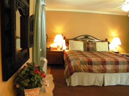 фото отеля The Garden Walk Bed and Breakfast Inn