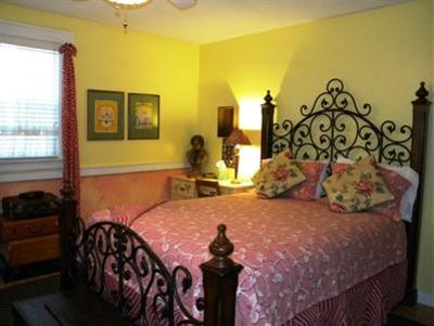 фото отеля The Garden Walk Bed and Breakfast Inn