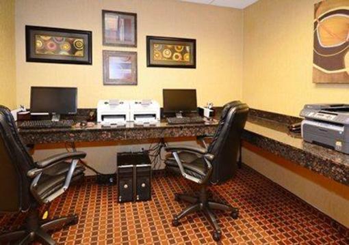 фото отеля MainStay Suites Rogers