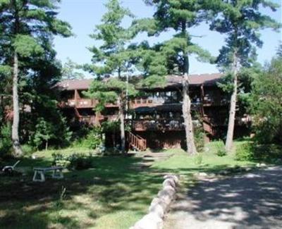 фото отеля Westwind Inn on the Lake