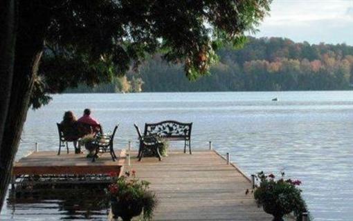 фото отеля Westwind Inn on the Lake