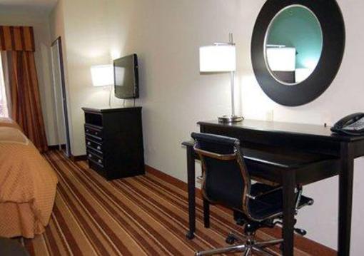 фото отеля Comfort Suites Topeka