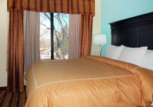 фото отеля Comfort Suites Topeka