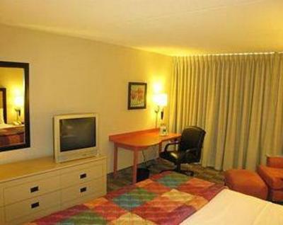 фото отеля La Quinta Inn & Suites Fairfield (New Jersey)