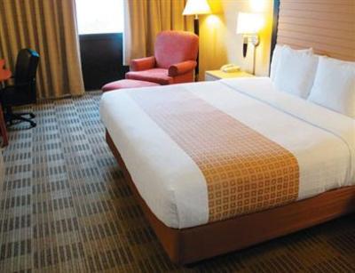 фото отеля La Quinta Inn & Suites Fairfield (New Jersey)