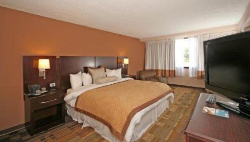фото отеля Holiday Inn & Suites Greensboro
