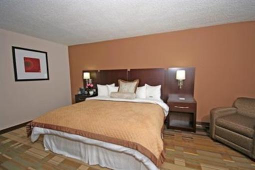 фото отеля Holiday Inn & Suites Greensboro
