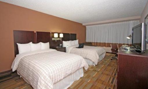 фото отеля Holiday Inn & Suites Greensboro