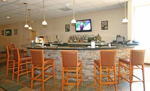 фото отеля Holiday Inn & Suites Greensboro