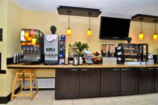 фото отеля Best Western Plus Addison Galleria Hotel