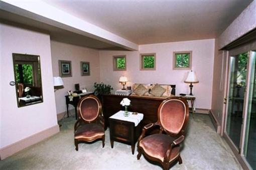 фото отеля Hawthorn Inn