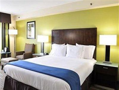 фото отеля Holiday Inn Express South - National City