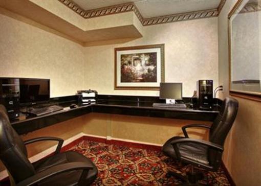 фото отеля Comfort Inn Airport Grand Rapids