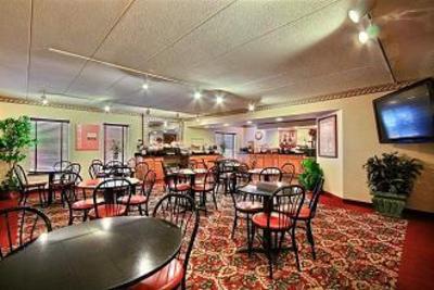 фото отеля Comfort Inn Airport Grand Rapids