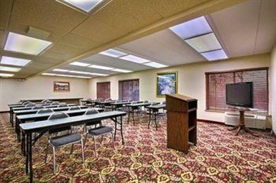 фото отеля Comfort Inn Airport Grand Rapids