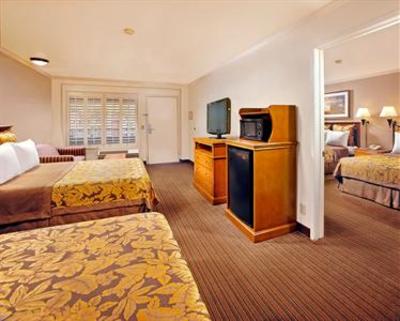 фото отеля Anaheim Desert Inn and Suites