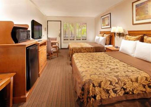 фото отеля Anaheim Desert Inn and Suites