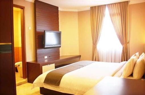 фото отеля Travellers Suites Hotel Sumatera Utara