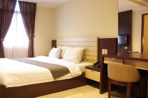 фото отеля Travellers Suites Hotel Sumatera Utara