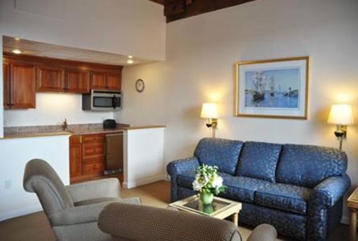 фото отеля Newport Bay Club & Hotel