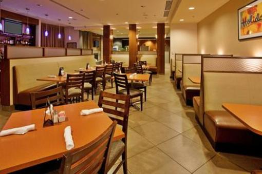 фото отеля Holiday Inn Kansas City Airport