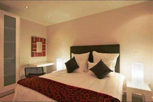 фото отеля Primi Oxford House Apartments Cape Town