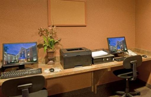 фото отеля Candlewood Suites St Robert