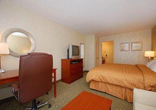 фото отеля Clarion Inn South Yarmouth
