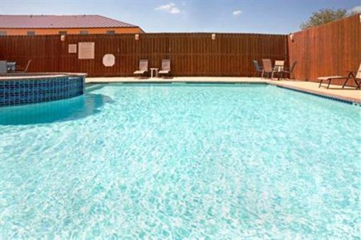 фото отеля Holiday Inn Express Hotel & Suites Bastrop
