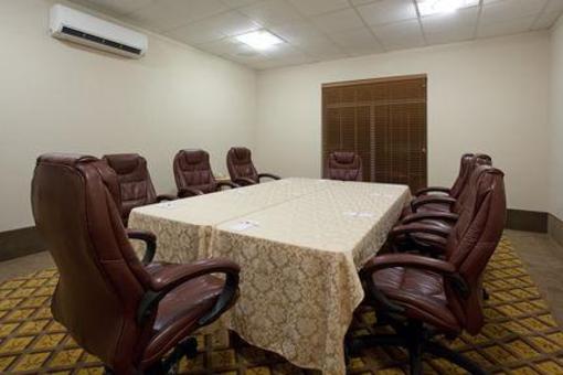 фото отеля Candlewood Suites Meridian Business Center
