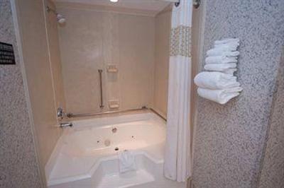 фото отеля Hampton Inn Richmond North / Ashland