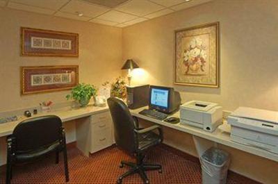 фото отеля Hampton Inn Richmond North / Ashland