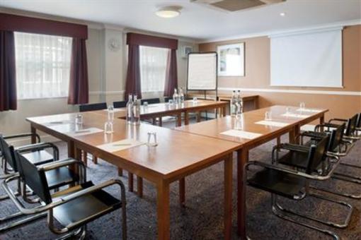фото отеля Holiday Inn Express Leeds East