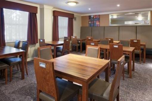 фото отеля Holiday Inn Express Leeds East