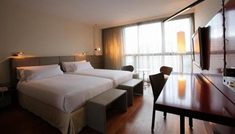 фото отеля Reina Petronila Hotel
