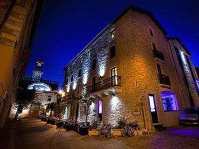 фото отеля Logis Hotel Les Fleurines