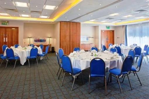 фото отеля Holiday Inn Milton Keynes