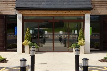фото отеля Holiday Inn Express Downs Epsom