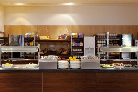 фото отеля Holiday Inn Express Downs Epsom