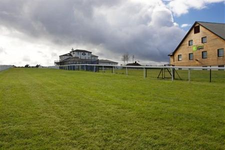 фото отеля Holiday Inn Express Downs Epsom