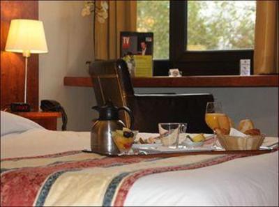 фото отеля Hotel Des Acacias Neuville-en-Ferrain