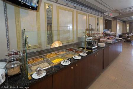 фото отеля Doubletree by Hilton The Tudor Arms Hotel