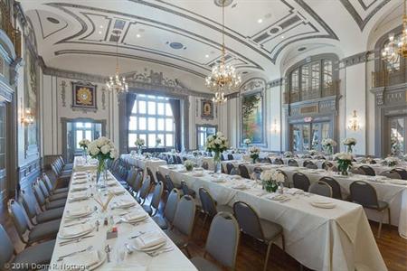фото отеля Doubletree by Hilton The Tudor Arms Hotel