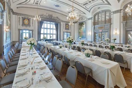 фото отеля Doubletree by Hilton The Tudor Arms Hotel