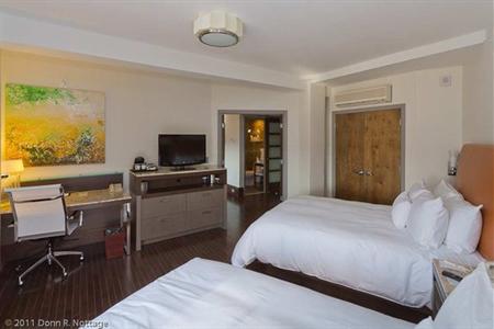 фото отеля Doubletree by Hilton The Tudor Arms Hotel